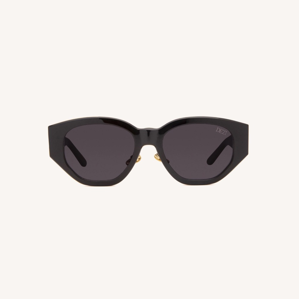 DEZI Charge It Sunglasses in Black-Dark Smoke